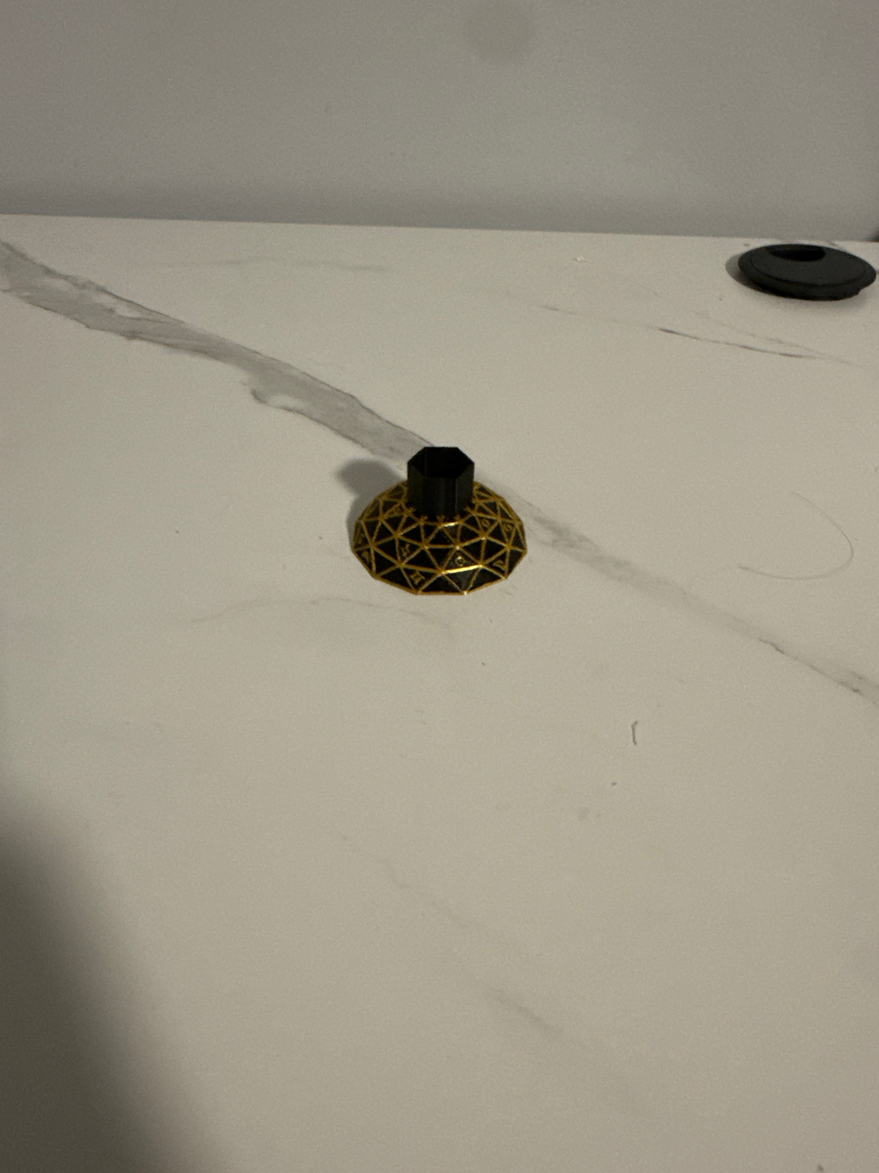 Magic Trap Holder (Multicolor)
